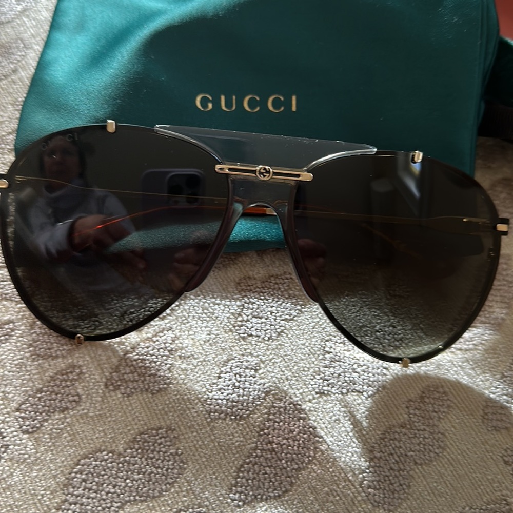 GUCCI SUNGLASSES 0740S 001 61MM BLACK GOLD FRAME BROWN ARMS GREY LENSES